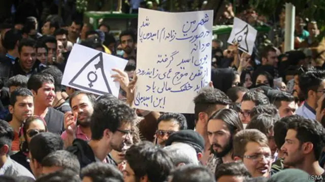 معترضان به اسیدپاشی به زنان در اصفهان