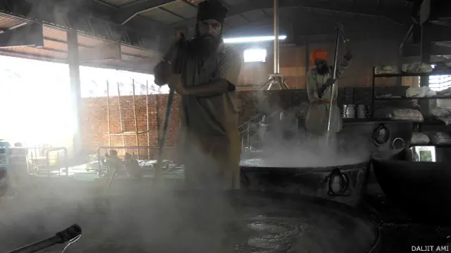 सिख स्वर्ण मंदिर लंगर