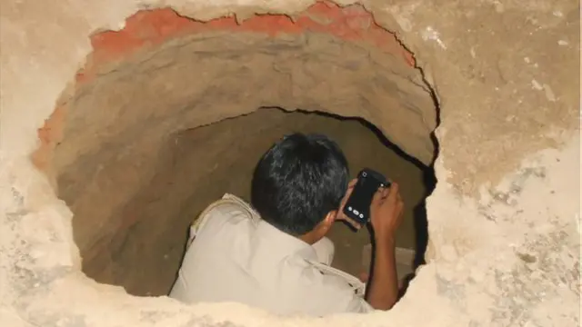 بینک حکام پیر کے روز جب واپس آئے تو بینک کے اندر 125 فٹ لمبی سرنگ دیکھ کر چکرا گئے