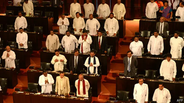 දෙදහස් දහතුන වසරේ පාර්ලිමේන්තුව රැස් වූ අවස්ථාවක්