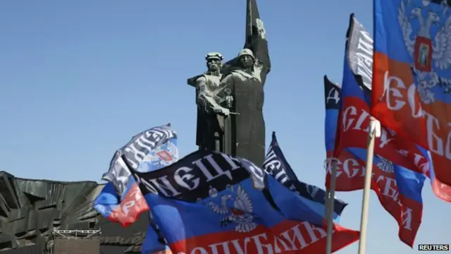 Cờ của những người ủng hộ phe nổi dậy tại Donetsk