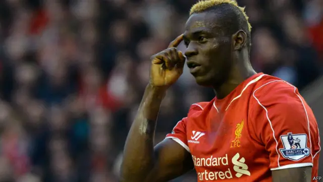 Mario Balotelli dituduh menuliskan kalimat bernada rasis di akun Twitternya. 