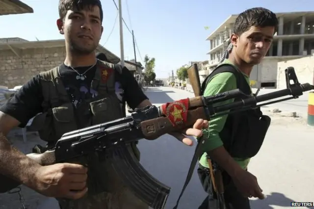 د سوريې کردي جنګیالیو په ۲۰۱۳ کې د اسلامپالو او جهادي ډلو سره نښتې پیل کړې 