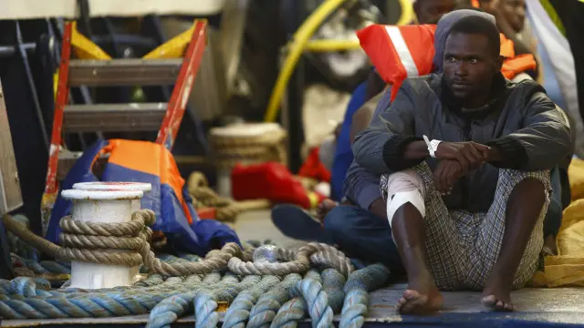 اپنے ملک میں مستقبل سے مایوس یہ افراد یورپ پہنچنے کے لیے کچھ بھی کرگزرنے پر تیار ہوتے ہیں