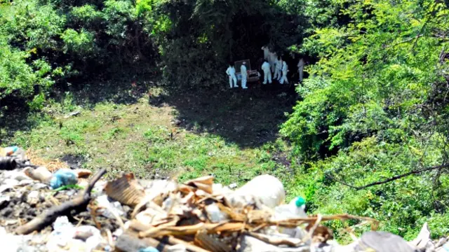 Peritos argentinos buscan a estudiantes desaparecidos en Cocula, Guerrero. Foto: PGR