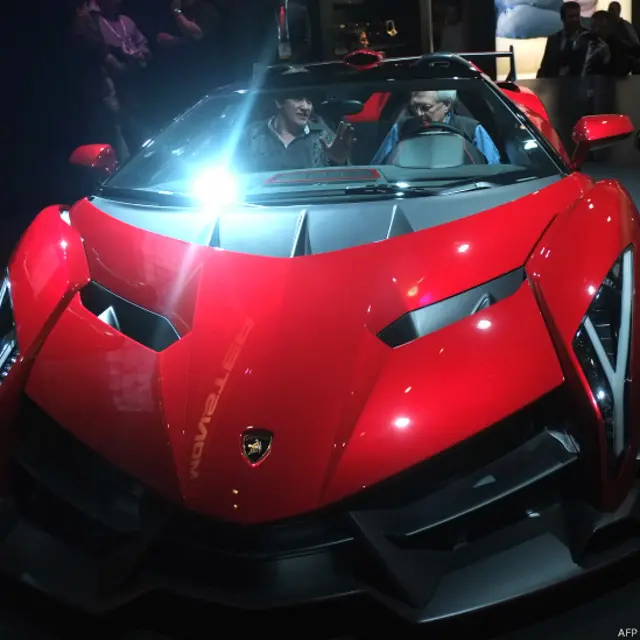 اٹلی کی لیمبرگینی وینونو روڈسٹر فوربز میگزین کے مطابق 2014 کی مہنگی ترین گاڑی ہے۔ لیمبرگینی سنہ 2014 میں اس ماڈل کی صرف نو گاڑیاں بنائے گا۔ اس کی قیمت 45 لاکھ ڈالر ہے۔ 