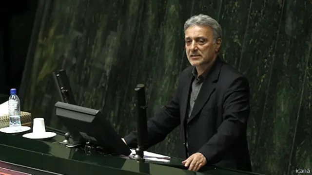 احمدآبادی هدف از نامه به رهبر جمهوری اسلامی را جلب اعتماد دانشجویان و جوانان اعلام کرد