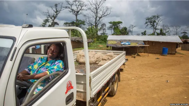 Fotógrafo, blogueiro e poeta aproveita as viagens que faz pela África para registrar o cotidiano das mulheres africanas. | Foto: Nana Kofi Acquah