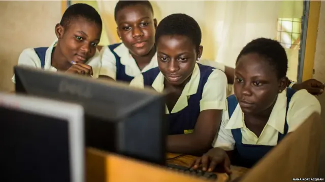 Fotógrafo, blogueiro e poeta aproveita as viagens que faz pela África para registrar o cotidiano das mulheres africanas. | Foto: Nana Kofi Acquah