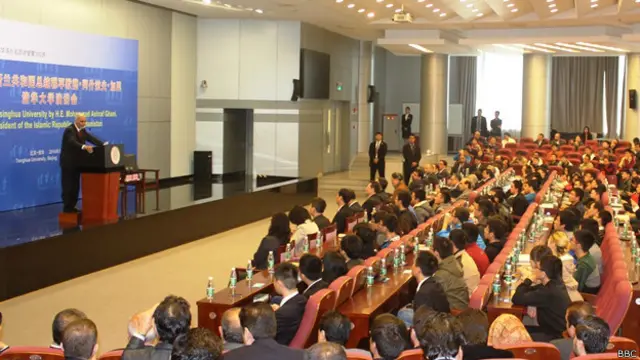 آقای احمدزی برای سفر چهار روزه به چین رفته است