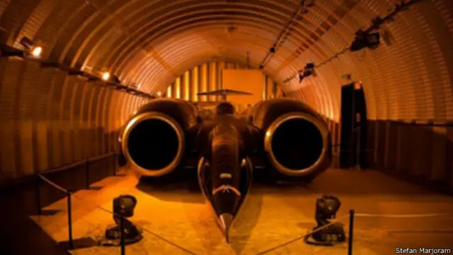 Prototipo de vehículo de ruedas supersónicas