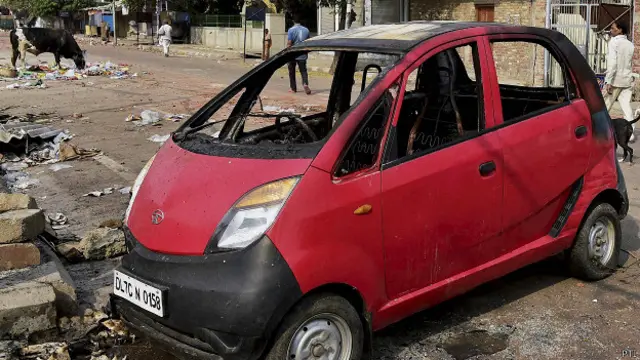 دہلی کے ترلوکپوری علاقے میں حالیہ فسادات کے بعد یہ منظر نظر آيا