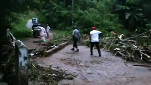 گاؤں کا تمام ریکارڈ بھی لینڈسلائیڈ کی زد میں آ کر تباہ ہوگیا ہے