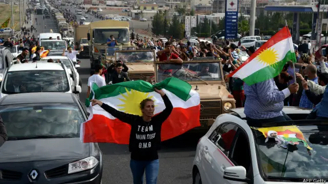 Прибытие в Турцию отрядов иракских курдов вызвало радостную реакцию среди местного курдского населения.