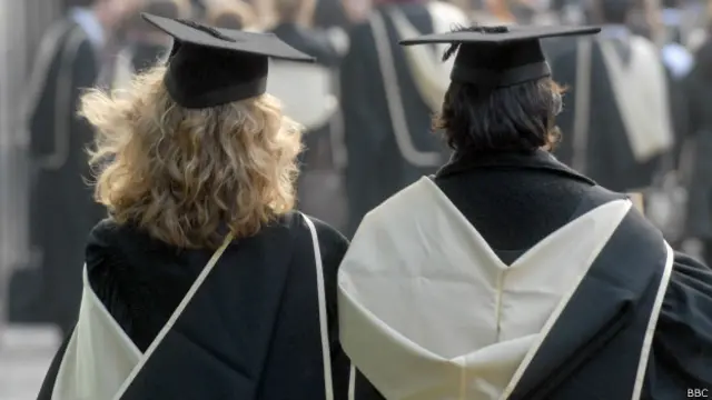 Большинство супербогатых получили высшее образование