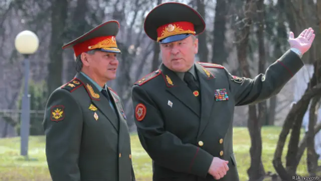 Сергей Шойгу (слева) и Юрий Жадобин