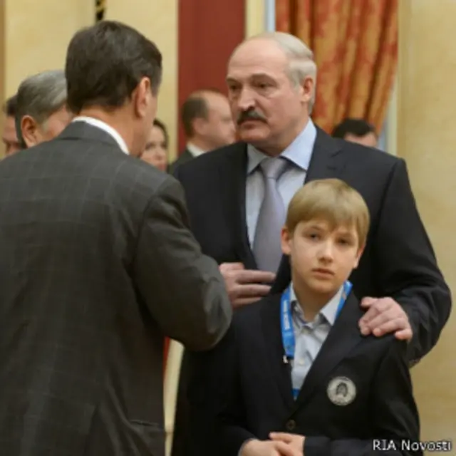 Александр Лукашенко с сыном Колей