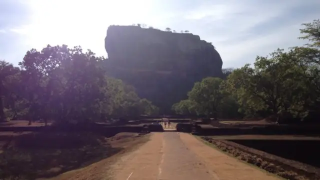 錫吉裏亞古城被池塘和花園圍繞。