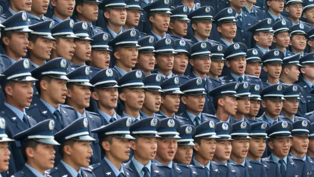 近年来，已有数起台湾军方官员涉嫌为中国做间谍的案件