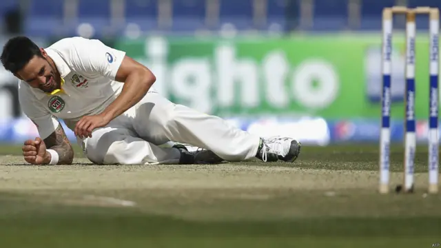 آسٹریلوی بولرز نے پہلے سیشن میں وکٹیں حاصل کرنے کی بھرپور کوشش کی لیکن اس میں زیادہ کامیاب نہ ہو سکے۔