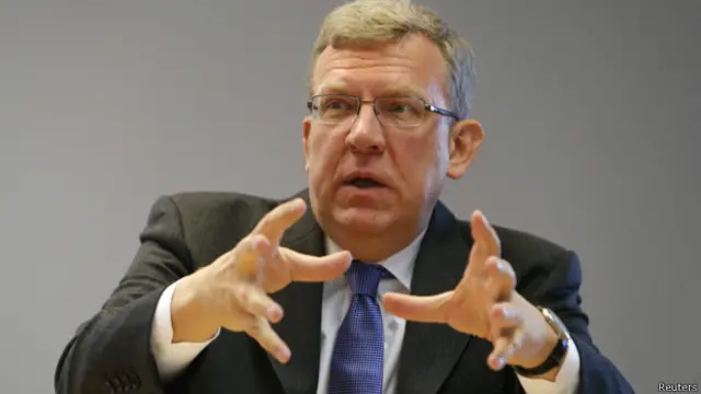 Экс-министр Алексей Кудрин считает, что если власть хочет отпустить рубль в свободное плавание, делать это нужно уже сейчас 