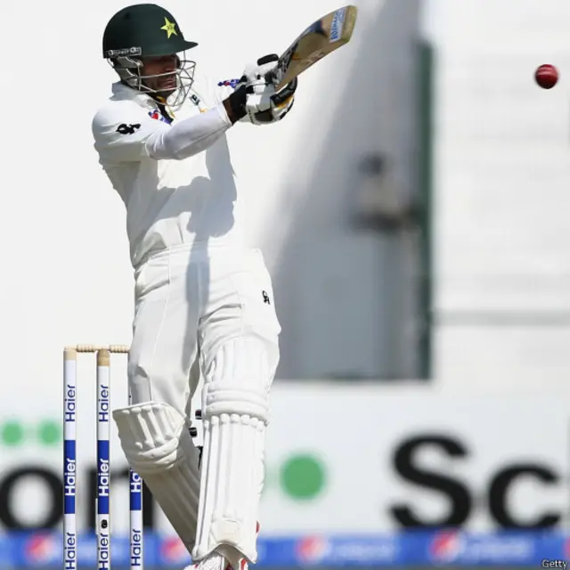 پہلے ٹیسٹ میں ناکام رہنے کے بعد محمد حفیظ نے 45 رنز کی اہم اننگز کھیلی۔