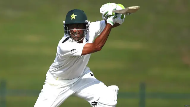 یونس خان کی اس سیریز میں عمدہ بلے بازی جاری ہے اور انھوں نے آسٹریلوی بولرز کو ایک بار پھر خود پر حاوی نہیں ہونے دیا۔