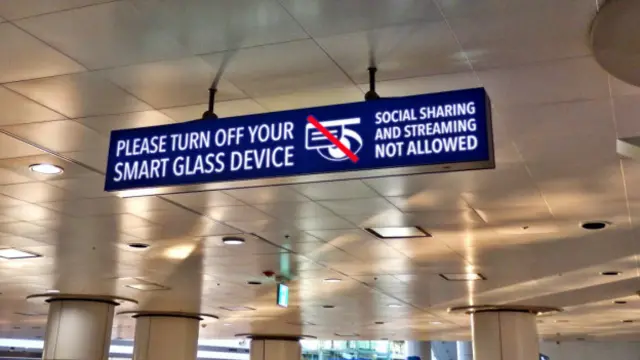 imagen creada por el diseñador argentino Fernando Barbella, parte de su proyecto Signs from the Near Future