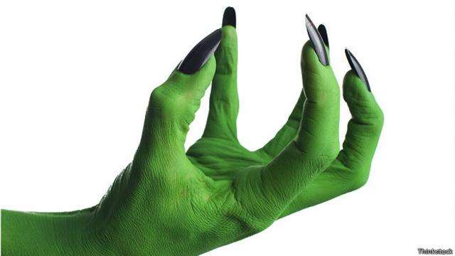 Страшная зеленая рука