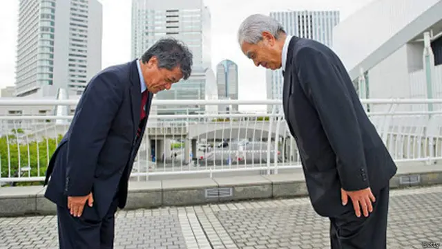 Два азиатских бизнесмена