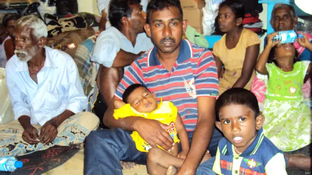 කොස්ලන්ද ශ්‍රී ගනේෂ් දෙමළ මහා විද්‍යාලයේ අවතැන් කඳවුරේ පවුල් 164කට අයත් ළමුන් සහ කාන්තාවන් ඇතුළු 574 දෙනකු ද, පූනාගල මහා විද්‍යාලයේ අවතැන් කඳවුරේ පවුල් 94කට අයත් 315 දෙනකු ද රඳවා තිබේ. 