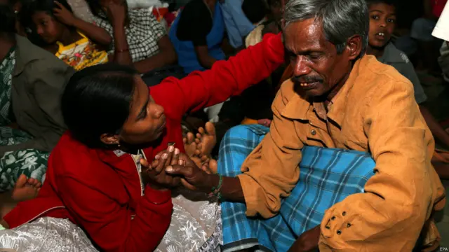 දිස්ත්‍රික් වෛද්‍ය නිලධාරි එරංග අසේල කියා සිටියේ නිවාස, මව්පියන් සහ ඥාතීන් අහිමි දරුවන් ඇතුළු බොහෝ දෙනෙක් අධික කම්පනයකින් පසු වන බවයි.