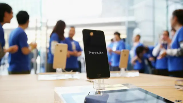 ایپل نے شرط رکھی ہے کہ جس ملک میں فون خریدا گیا ہے، اس کی مرمت وہیں کی جا سکے گی