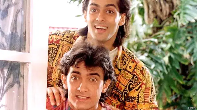 فلم انداز اپنا اپنا کئی معنوں میں مختلف تھی اس میں پرانے انداز کے گیت شامل کیے گئے تھے