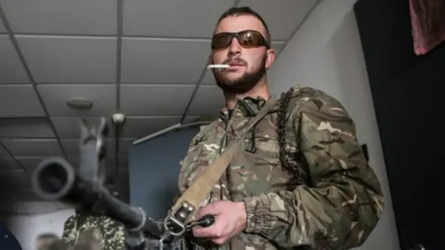 Milisi pro-Ukraina masih mempertahankan Bandara Donetsk dari gempuran milisi pro-Rusia.