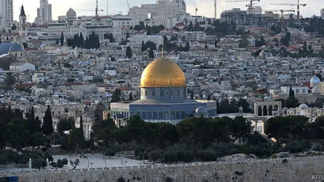 Lokasi Masjid Al Aqsa hingga kini masih dipersengketakan antara israel dan Palestina.