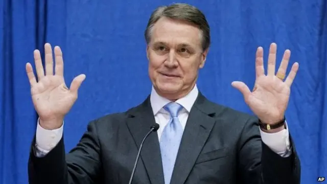 پردو مدیر شرکت‌های متعددی از جمله فروشگاه‌های زنجیره‌ای بوده