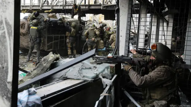 Донецкий аэропорт. Sergei L. Loiko for BBC