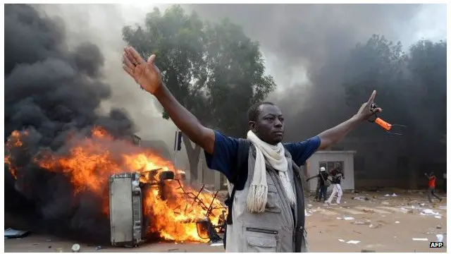 صدر کمپورے کے اقتدار کو طول دینے کے اعلان پر پرتشدد مظاہرے شروع ہو گئے تھے