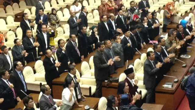 Sampai Kamis (26/05), DPR belum menerima secara resmi Perppu kejahatan seksual terhadap anak-anak, tetapi sejumlah politisi di DPR telah menunjukkan isyarat untuk mendukung Perppu.