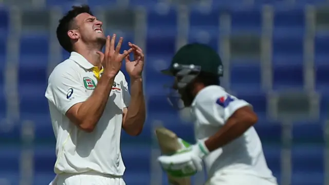 مچل مارش تمام تر کوششوں کے باوجود وکٹ نہ حاصل کر سکے۔