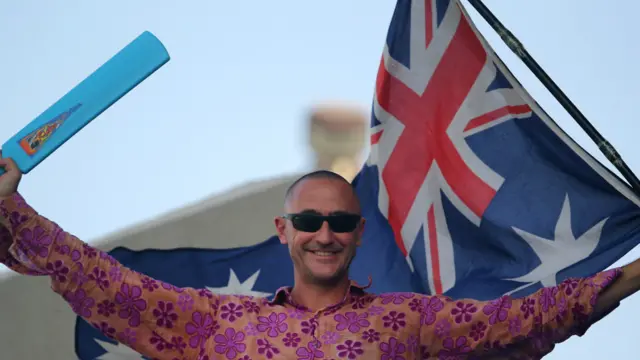 آسٹریلیا کی ٹیم کے کارکردگی سے اس کے مداح مایوس نہیں اور وہ اپنی ٹیم کا حوصلہ بڑھاتے رہے۔