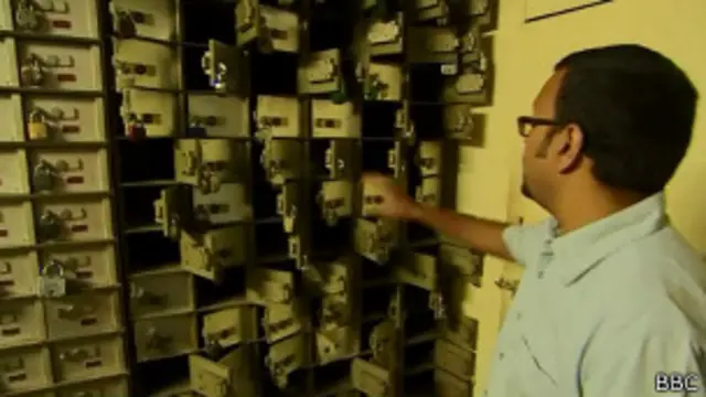 संजॉय मजूमदार सुरंग के अंदर