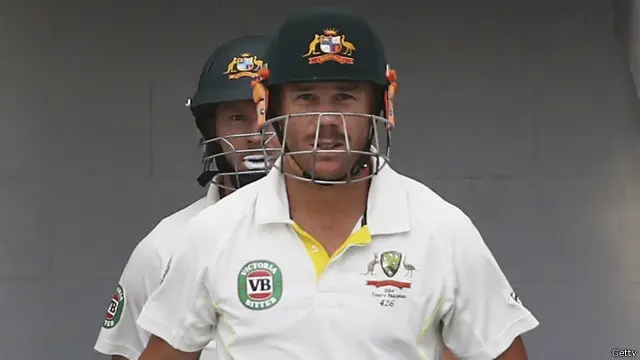 ڈیوڈ وارنر کے کرس راجرز بیٹنگ کرنے آئے لیکن کرس راجر پانچ رنز بنا کر کیچ آؤٹ ہو گئے