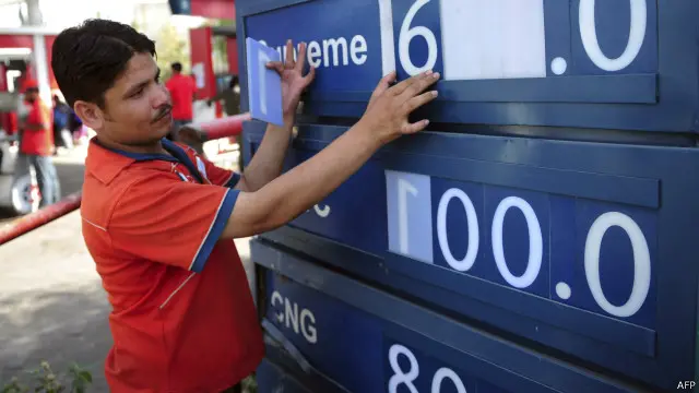 قومی اسمبلی میں پیٹرول کی قمیمتوں میں کمی کا فائدہ عوام تک نہ پہنچنے کے حوالے سے توجہ دلاو نوٹس بھی پیش کیا جاچکا ہے