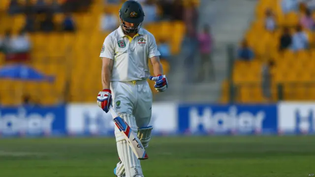 دوسرے دن کا کھیل ختم ہونے سے قبل آسٹریلیا کے کرس راجرز آوٹ ہو گئے تھے۔