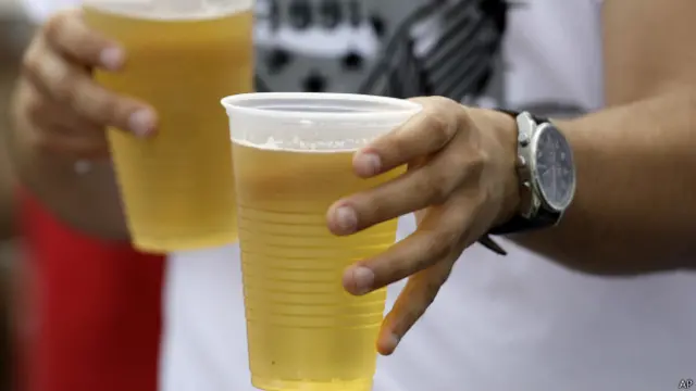 Britaniyada pivə içənlərin sayı azalır. 