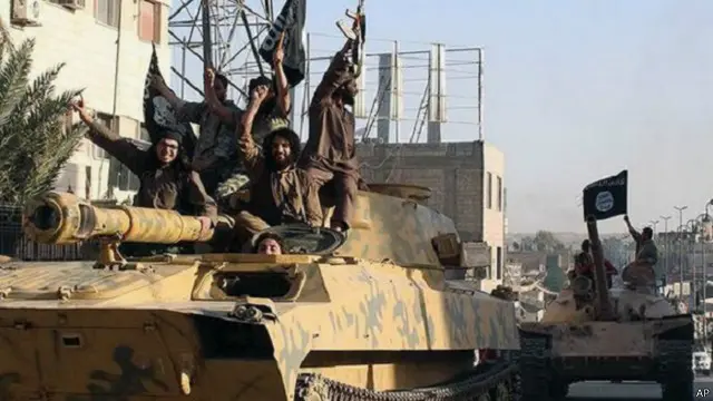 صورة مأخوذة من فيديو بثّه مركز الرقّة للاعلام التابع لتنظيم الدولة الإسلامية