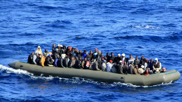 Dari 1.000.573 migran dan pencari suaka yang menjangkau Eropa, sekitar 844.000 orang bertolak ke Yunani dari Turki dan 150.000 orang lainnya melintasi Laut Mediterania dari Libia ke Italia.