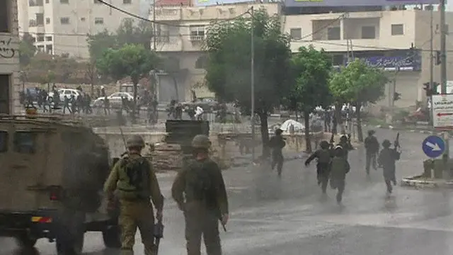 اشتباكات سابقة بين الفلسطينيين والجنود الإسرائيليين عند معبر قلنديا في الضفة